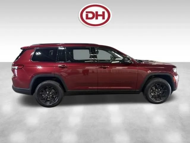 Used 2025 Jeep Grand Cherokee L Laredo AWD/4WD image 2