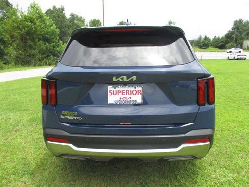 New 2025 Kia Sorento S image 4