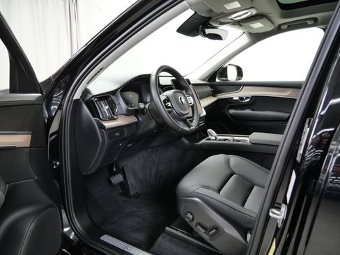 Used 2025 Volvo XC90 B6 Plus AWD/4WD image 14