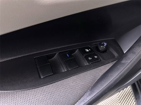 Used 2022 Toyota Corolla LE image 24