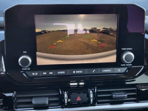 Used 2025 Nissan Pathfinder SV image 18