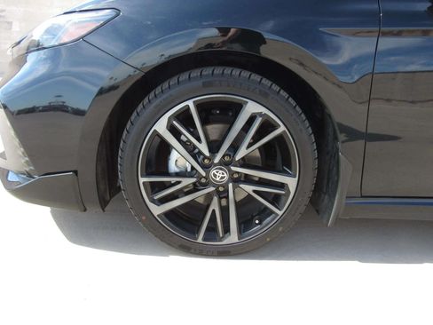 Used 2025 Toyota Camry XSE FWD image 4