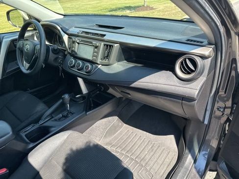 Used 2015 Toyota RAV4 LE FWD image 27