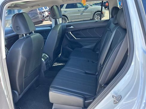 Used 2023 Volkswagen Tiguan SE image 39