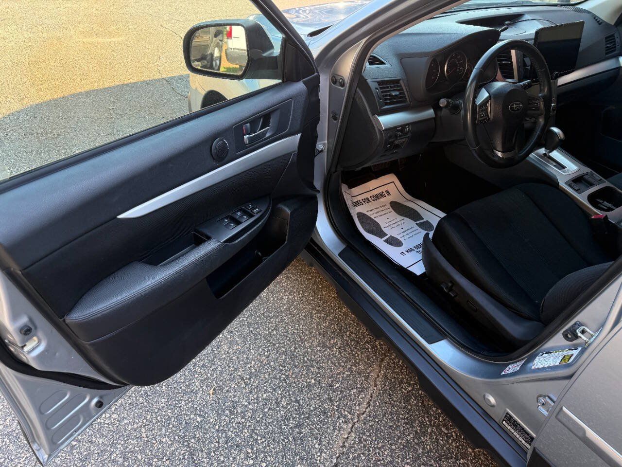 Used 2013 Subaru Outback 2.5i Premium w/ All-Weather Pkg AWD/4WD image 9