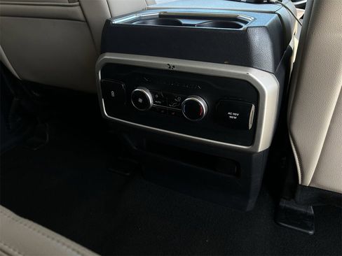 Used 2024 Ford Expedition Limited image 34