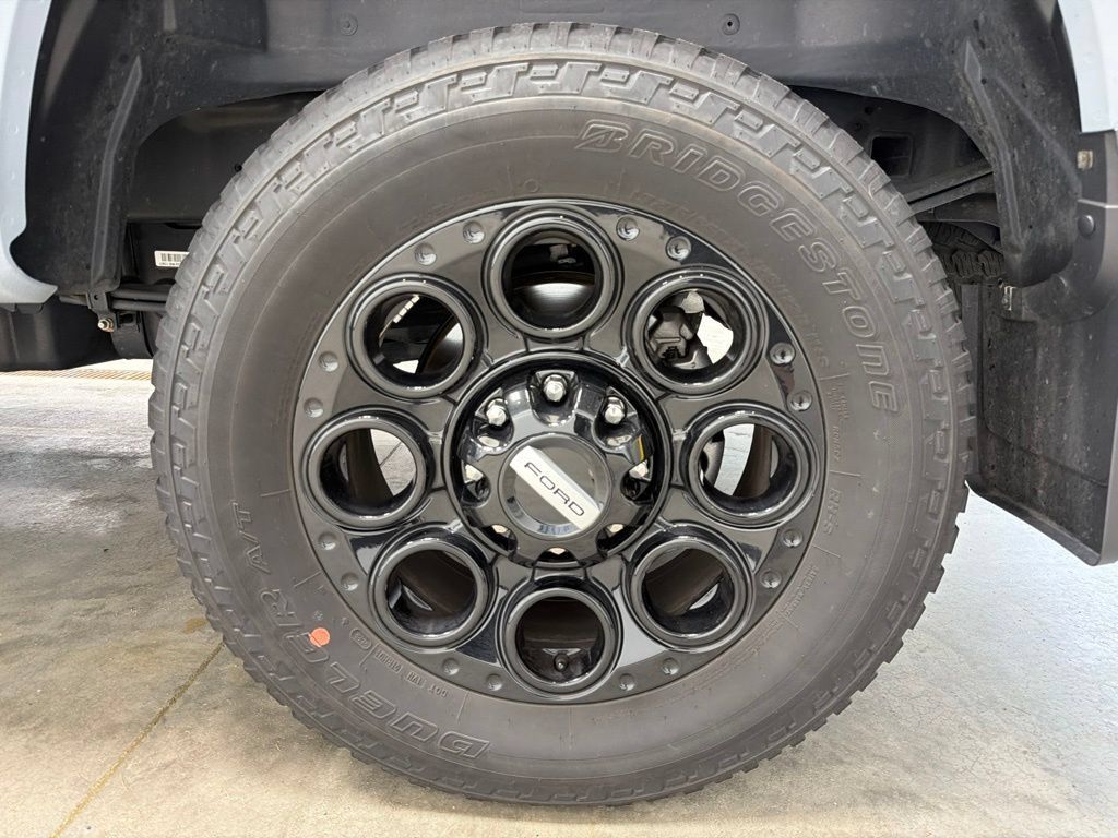 Used 2024 Ford F250 Lariat w/ Black Appearance Package AWD/4WD image 9