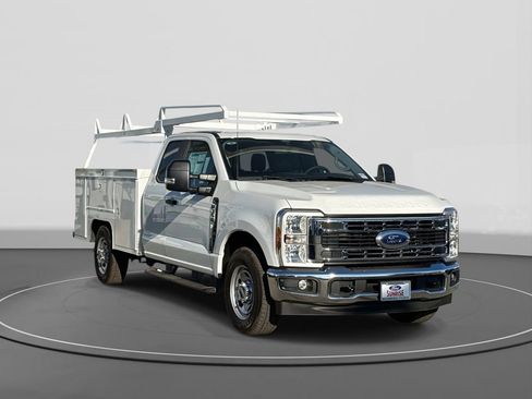 New 2026 Ford F350 XL w/ XL Chrome Package image 3