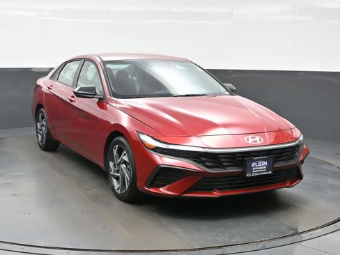 Certified 2025 Hyundai Elantra Sport FWD image 8