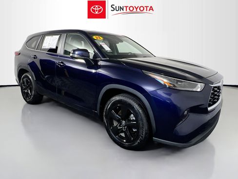 Used 2023 Toyota Highlander LE image 1