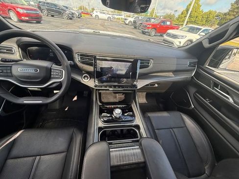 Used 2023 Jeep Wagoneer Series III w/ Premium Group I AWD/4WD image 21