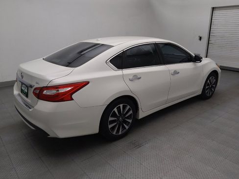 Used 2016 Nissan Altima 2.5 SL w/ Interior Lighting Package FWD image 10