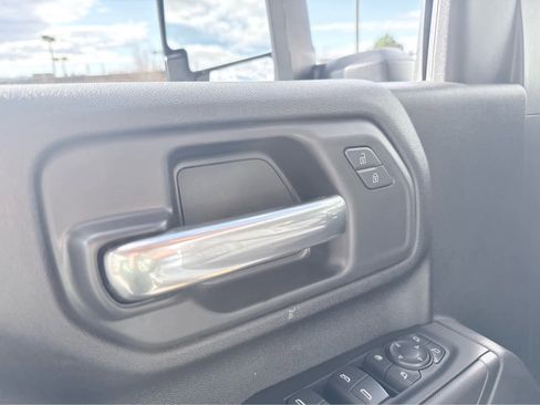 Used 2025 Chevrolet Silverado 2500 Custom w/ Custom Value Package image 16