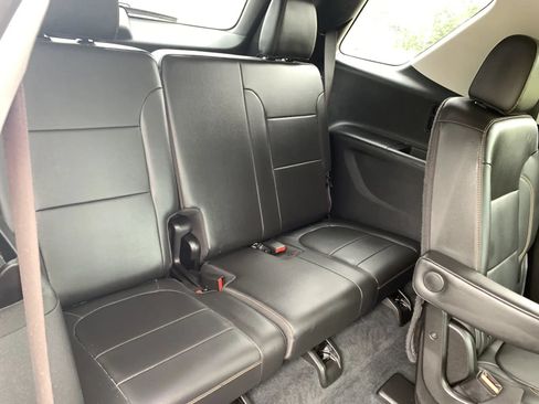 Used 2021 Chevrolet Traverse RS FWD image 34