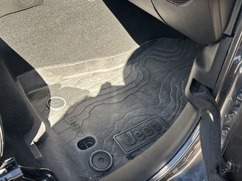 Certified 2024 Jeep Gladiator Sport image 39