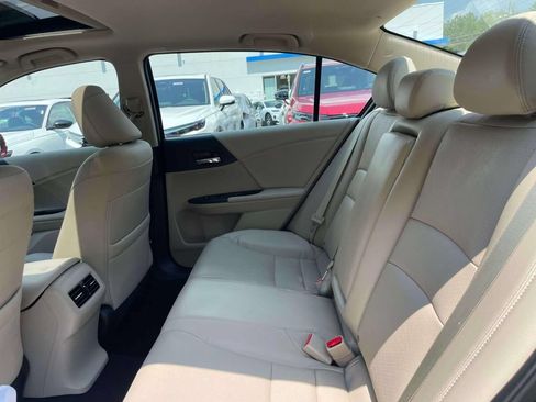 Used 2016 Honda Accord Touring image 11