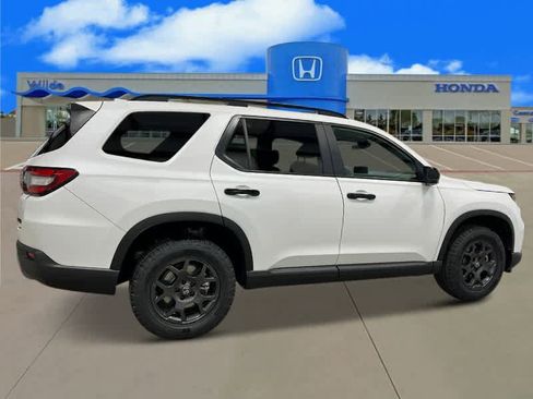 New 2025 Honda Pilot TrailSport image 9
