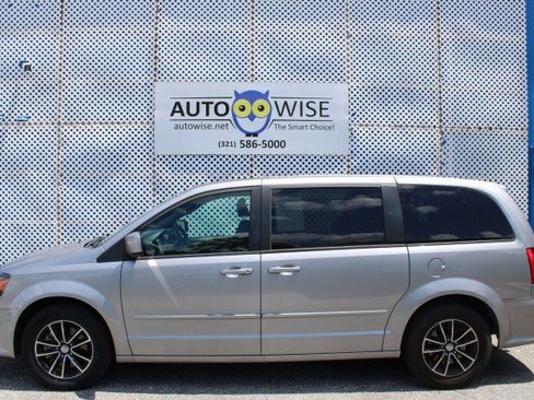 Used 2017 Dodge Grand Caravan SE FWD image 5