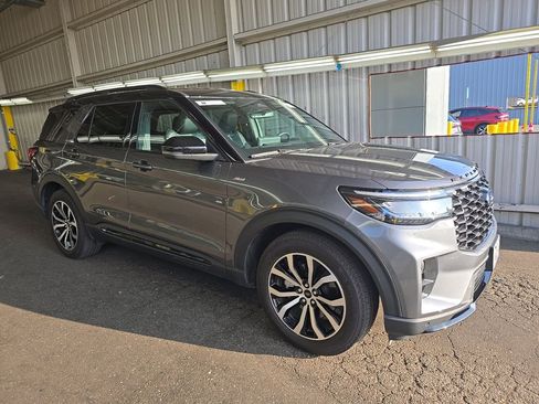 Used 2025 Ford Explorer ST-Line w/ Premium Package RWD image 3