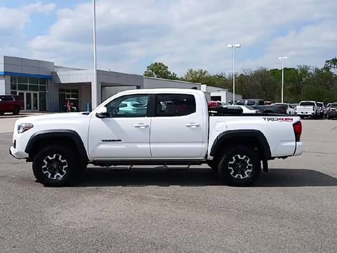 Used 2019 Toyota Tacoma TRD Off-Road image 5