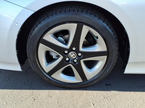 Used 2019 Toyota Prius L Eco image 14