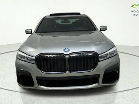 Used 2022 BMW 750i xDrive w/ M Sport Package AWD/4WD image 2