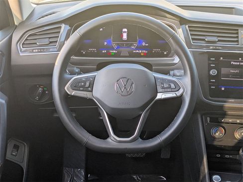Used 2024 Volkswagen Tiguan SE image 24