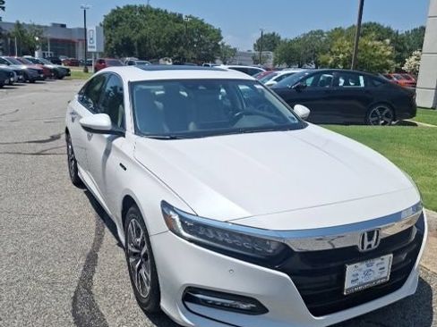 Used 2020 Honda Accord Touring image 4
