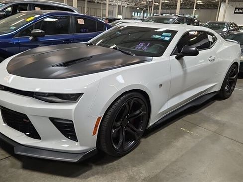 Used 2018 Chevrolet Camaro SS RWD image 3