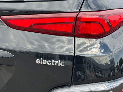 Used 2023 Hyundai Kona Limited w/ Cargo Package FWD image 31