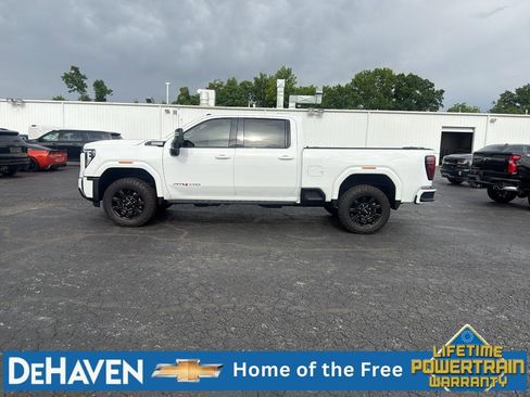 Used 2025 GMC Sierra 2500 AT4 w/ AT4 Premium Plus Package AWD/4WD image 3