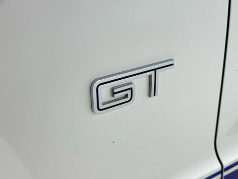 Used 2005 Ford Mustang GT image 11