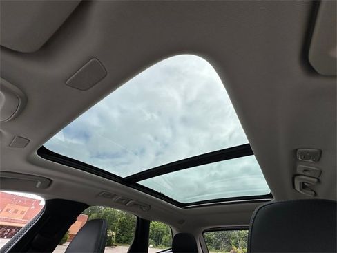 Used 2022 Volvo XC60 B5 Inscription w/ Protection Package Premier image 27