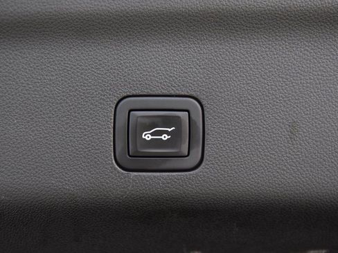 Used 2024 Chevrolet Suburban High Country image 24