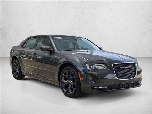 Used 2023 Chrysler 300 S RWD image 3