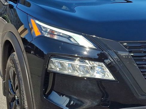 Used 2023 Nissan Rogue SV w/ SV Premium B Package image 9