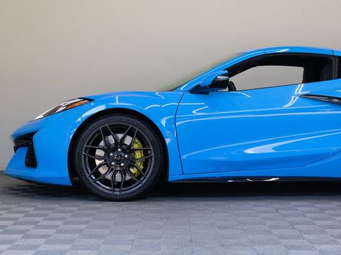 Used 2024 Chevrolet Corvette Z06 RWD image 9