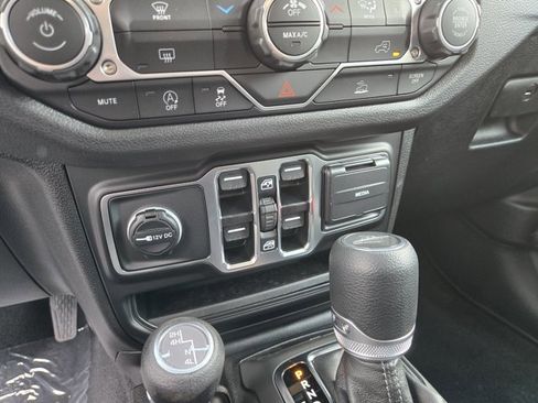 New 2025 Jeep Gladiator Sport image 19