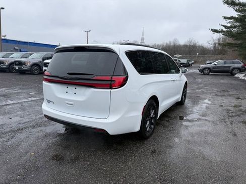Used 2022 Chrysler Pacifica Touring-L w/ S Appearance Package image 28