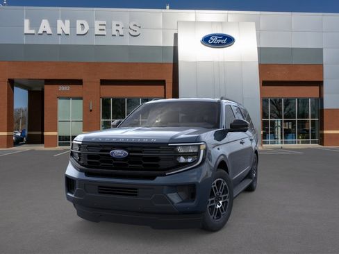 New 2026 Ford Expedition Active image 2