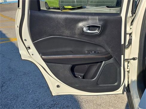 Used 2018 Jeep Compass Limited w/ Navigation Group image 9