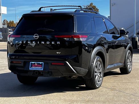 Used 2024 Nissan Pathfinder SV w/ SV Premium Package image 4