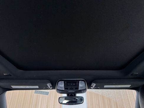 Used 2023 Chrysler 300 S RWD image 3