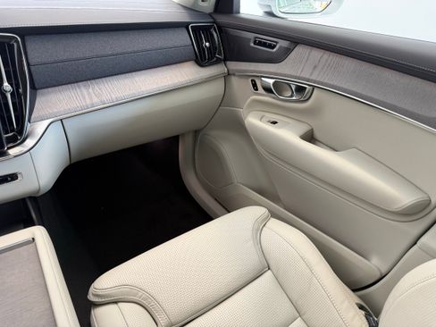 Used 2026 Volvo XC90 B6 Ultra w/ Protection Package image 29