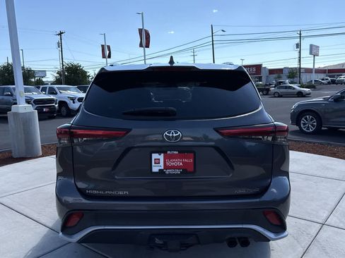 Used 2021 Toyota Highlander XSE AWD/4WD image 4