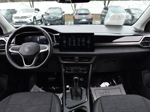 Certified 2025 Volkswagen Taos SE image 7