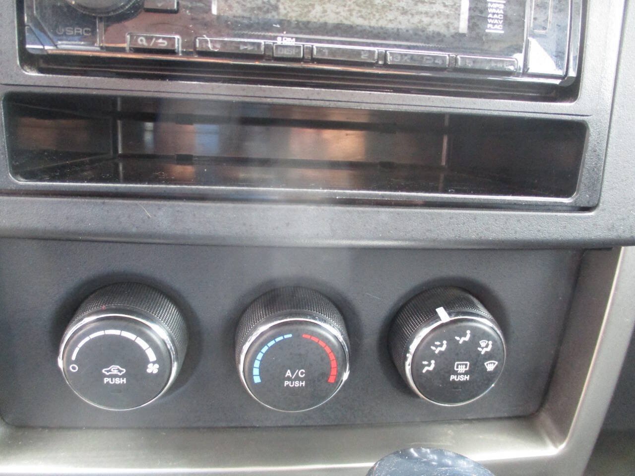 Used 2012 Jeep Liberty Sport AWD/4WD image 22