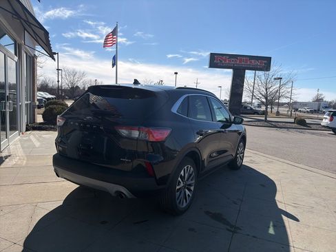 Used 2022 Ford Escape Titanium image 7