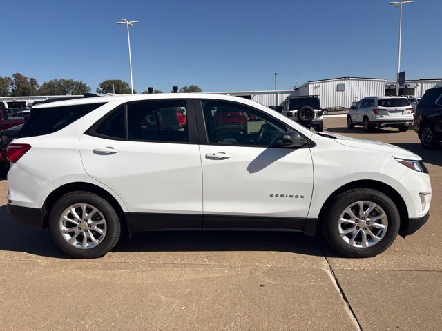 Used 2020 Chevrolet Equinox LS AWD/4WD image 2