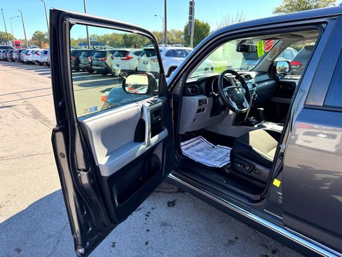 Used 2013 Toyota 4Runner SR5 image 17